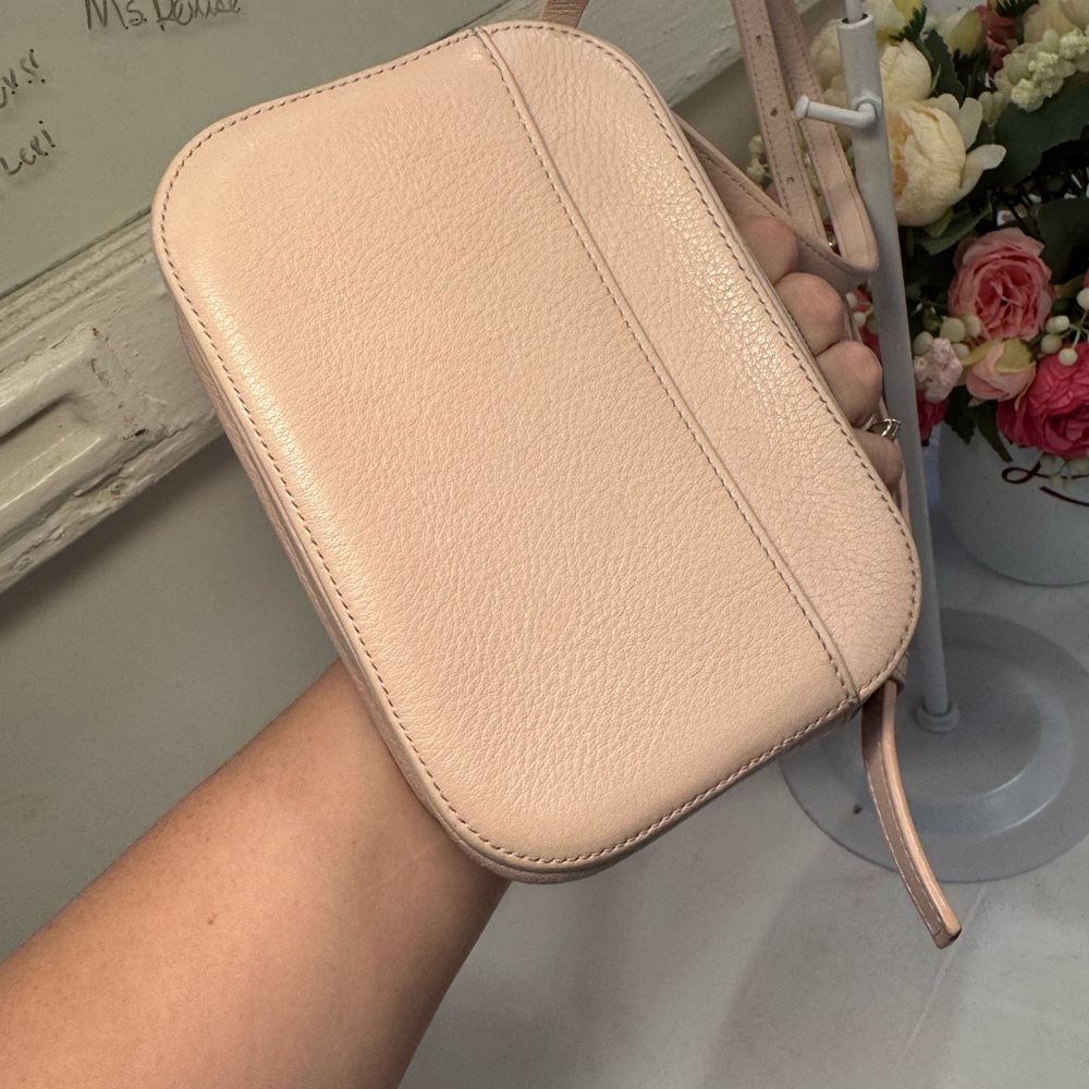 Balenciaga Pink Crossbody Bag with Minimalist Design - Picture 5 of 11
